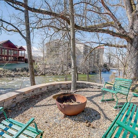 פיג'ן פורג' Riverfront Cabin With Hot Tub - 3 Miles To Dollywood מראה חיצוני תמונה