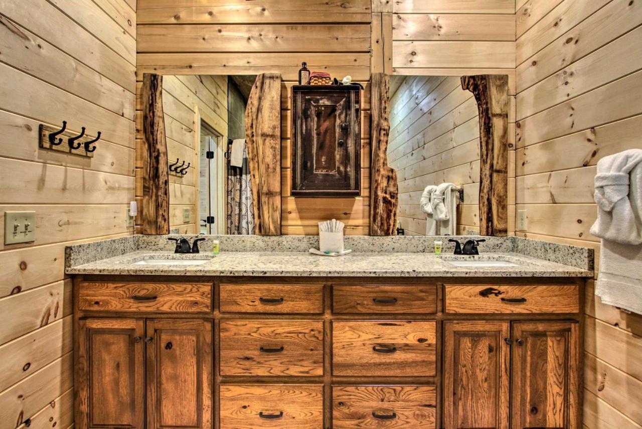 פיג'ן פורג' Riverfront Cabin With Hot Tub - 3 Miles To Dollywood מראה חיצוני תמונה